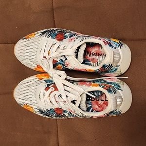 NOBULL Floral Runner+ Size 6 women's
